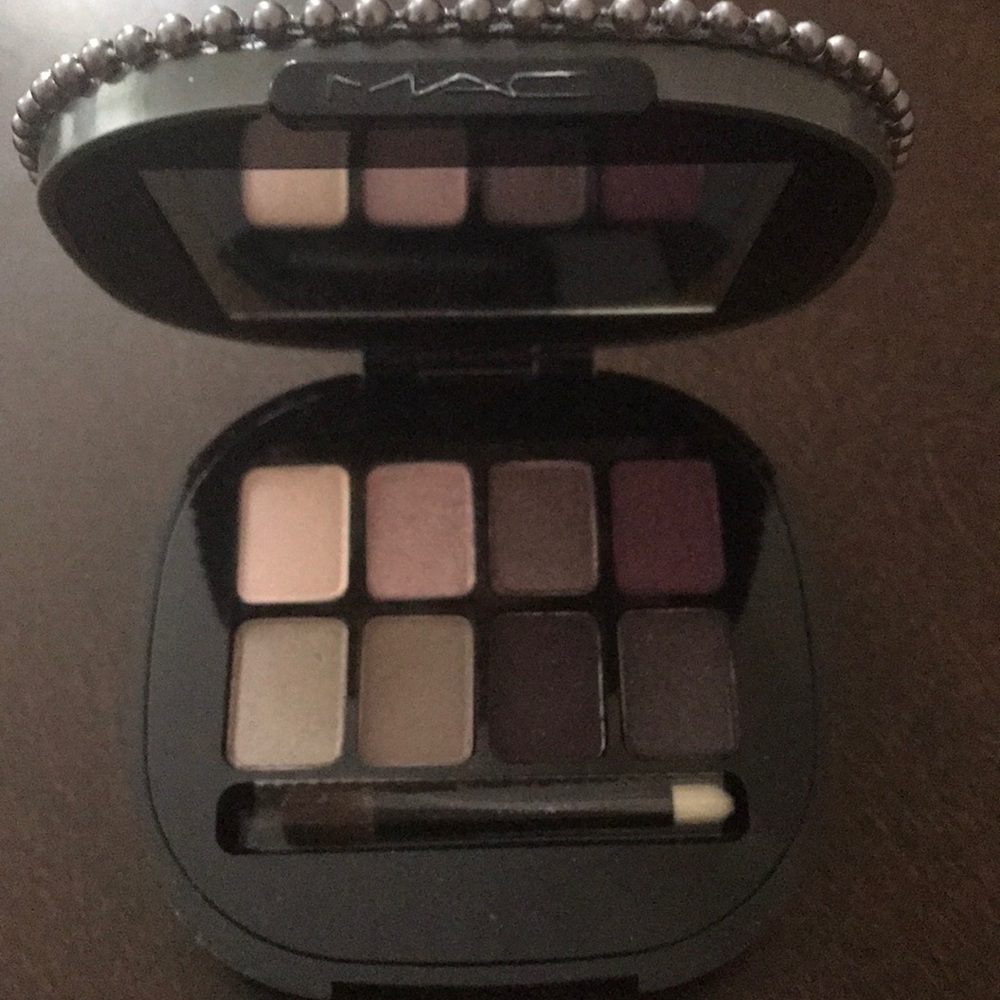 MAC Keepsakes Plum Eyes